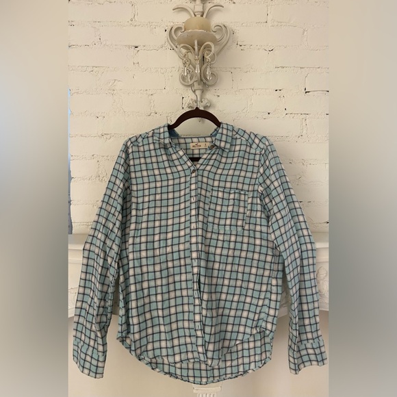 Hollister Cozy Flannel (Blue and White Plaid)
Size: Small
EUC - Picture 1 of 6